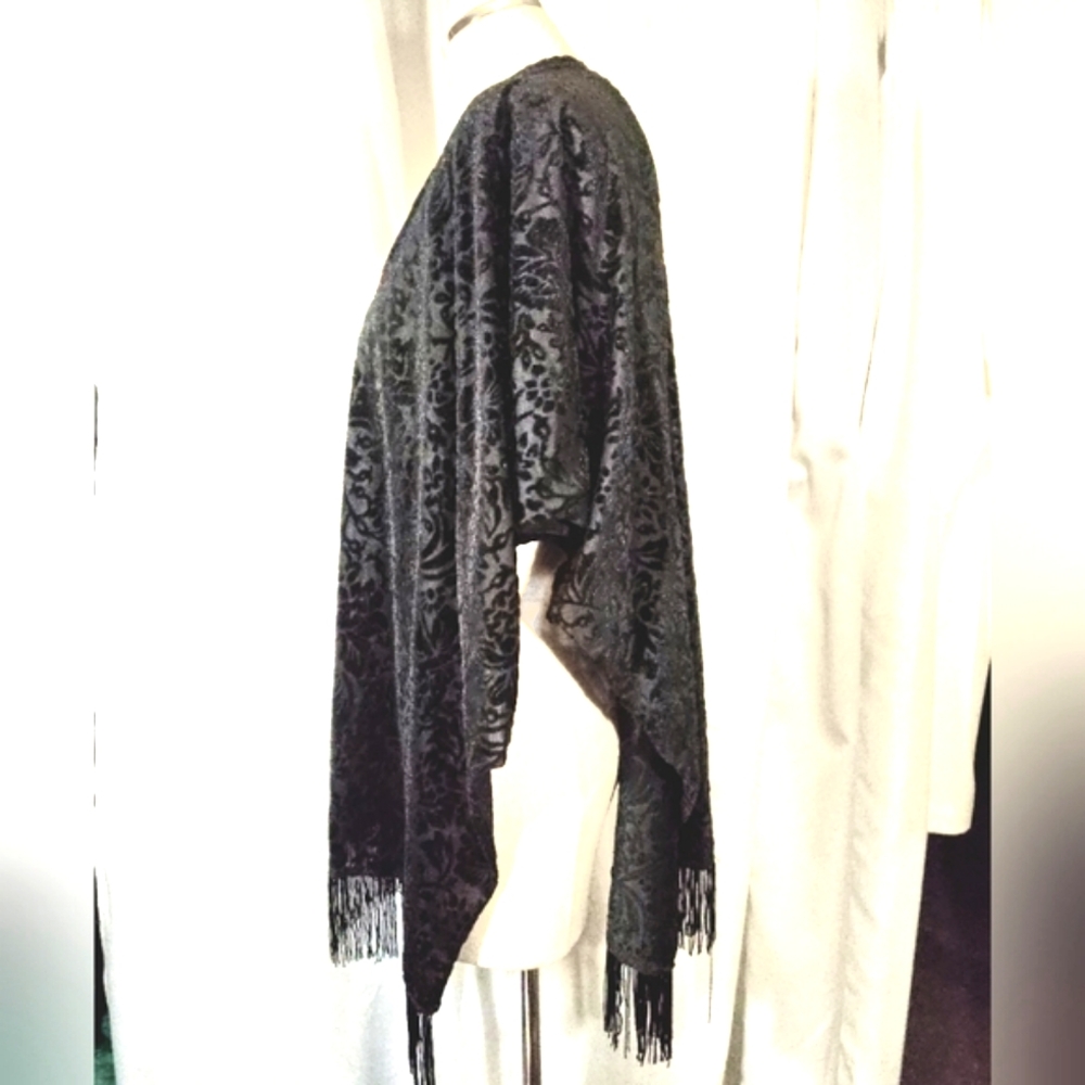 Tassled Poncho Black Paisley, hip length, See thru, Open front, closed back,S-XL - Picture 4 of 7